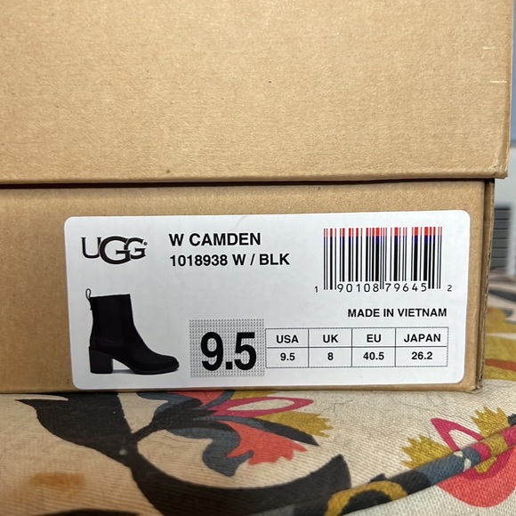 Ugg Camden boot- gently worn with box! - Picture 11 of 11